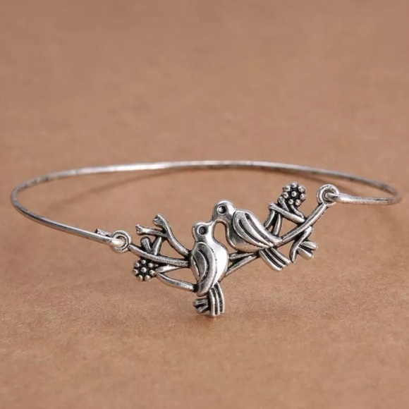 Posherpooch Jewelry - Wire”Love Birds” Color Antique Silver Bracelet NWT